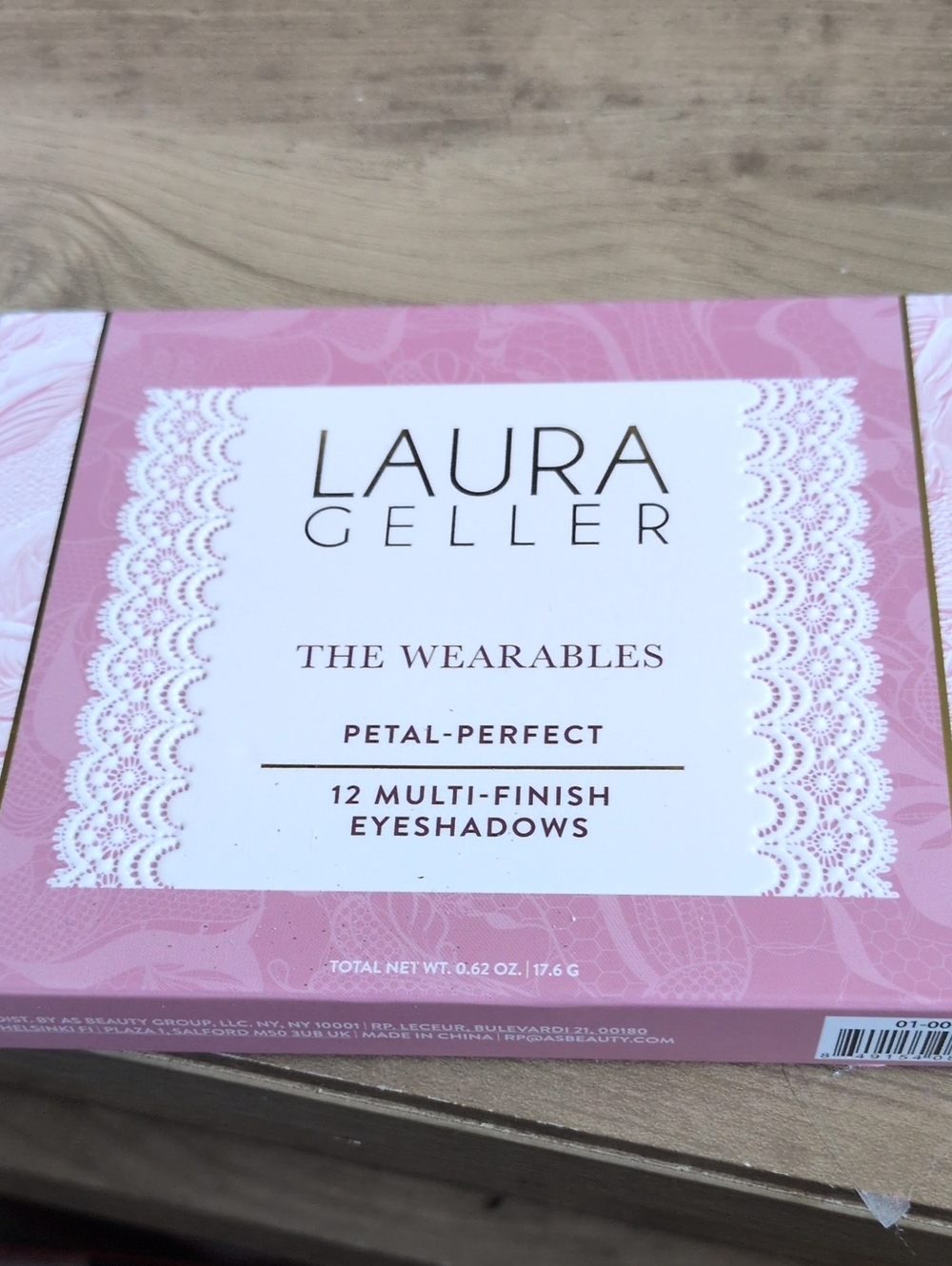 LAURA GELLAR Petal Perfect 12 Multi Finish Eyeshadow Palette